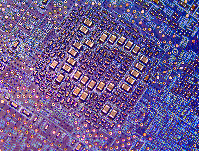 Nahaufnahme eines Halbleiters – Symbol für Sachsens Mikroelektronik, Innovation und Halbleiterindustrie