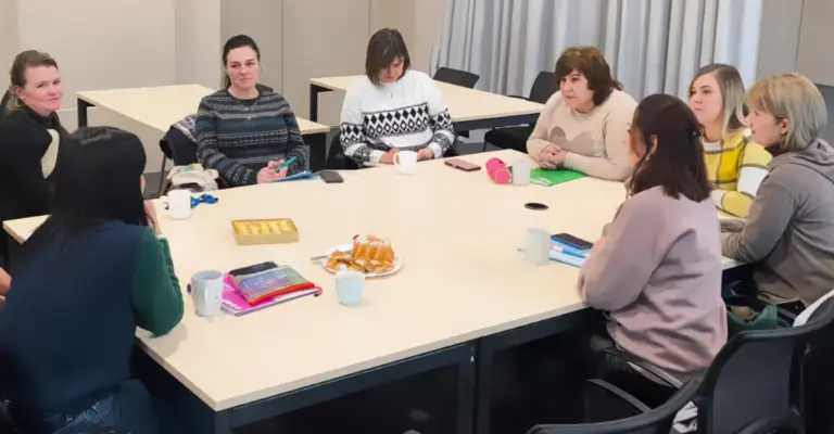 Berufstätige lernen Deutsch im praxisnahen Sprachkurs am OWYO CAMPUS, Sprachförderung für internationale Fachkräfte, Deutsch lernen neben dem Job, Dresden, interkulturelle Kompetenz, Weiterbildung.